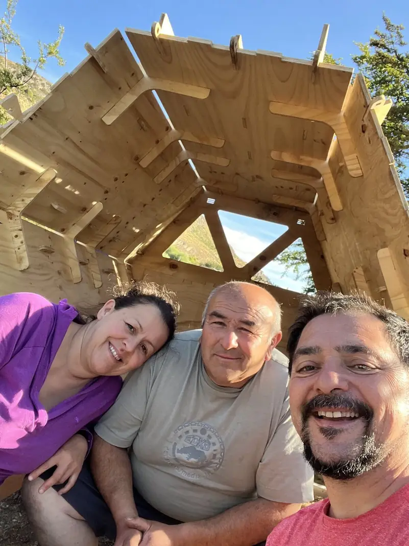 Jolett y Atilio con Javi, en Cochrane
