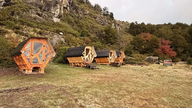 Cuatro refugios al pie del cerro en Candelario Mancilla